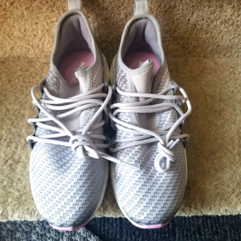 NWOT - Puma Shoes in Grey Size 6.5